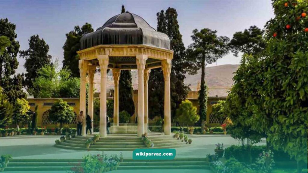 آرمگاه حافظ جز جاهای دیدنی تاریخی و زیارتی شیراز