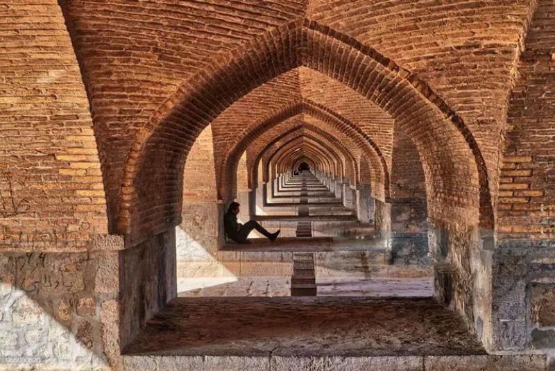 معماری سی و سه پل اصفهان