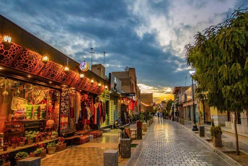 نمایی از یک غروب زیبا از محله جلفا در اصفهان