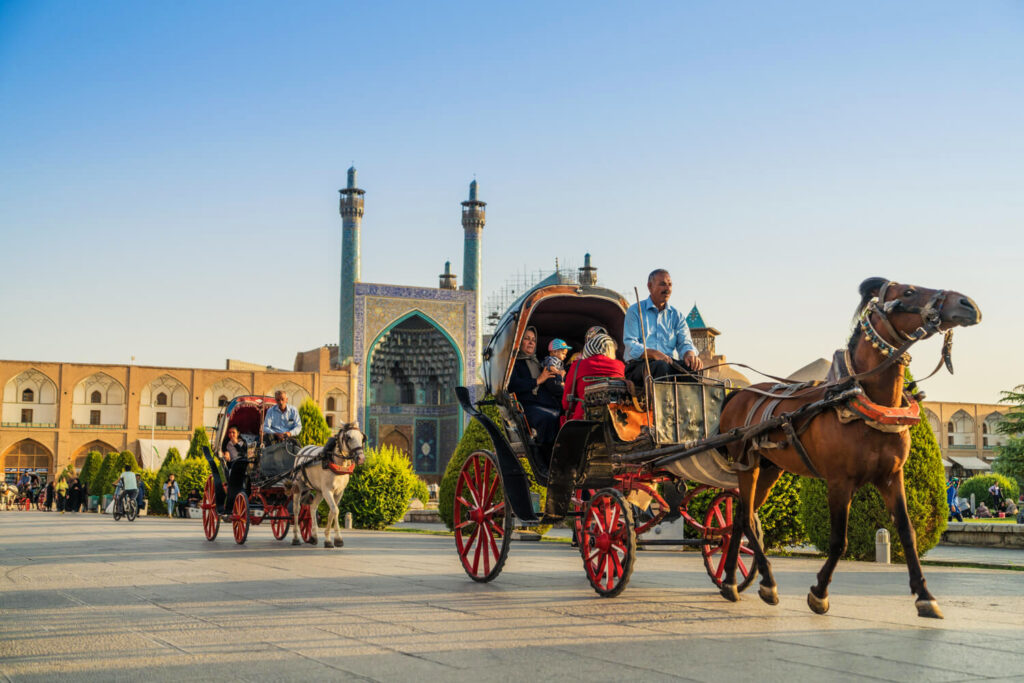 اسب سواری در میدان نقش جهان اصفهان