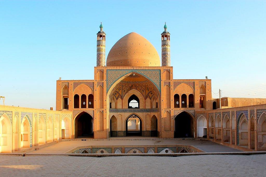 تصویری از مسجد و مدرسه ی آقا بزرگ