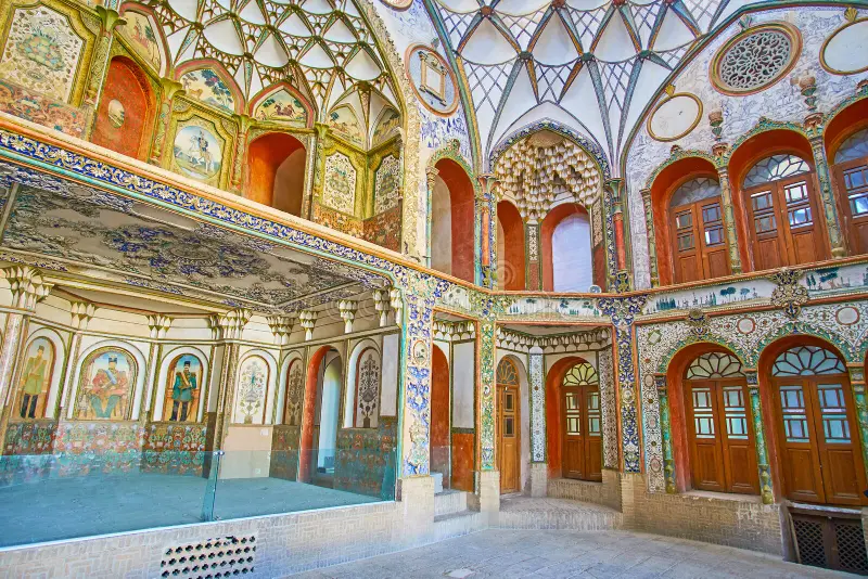 تصویری از معماری داخلی خانه ی بروجردی کاشان