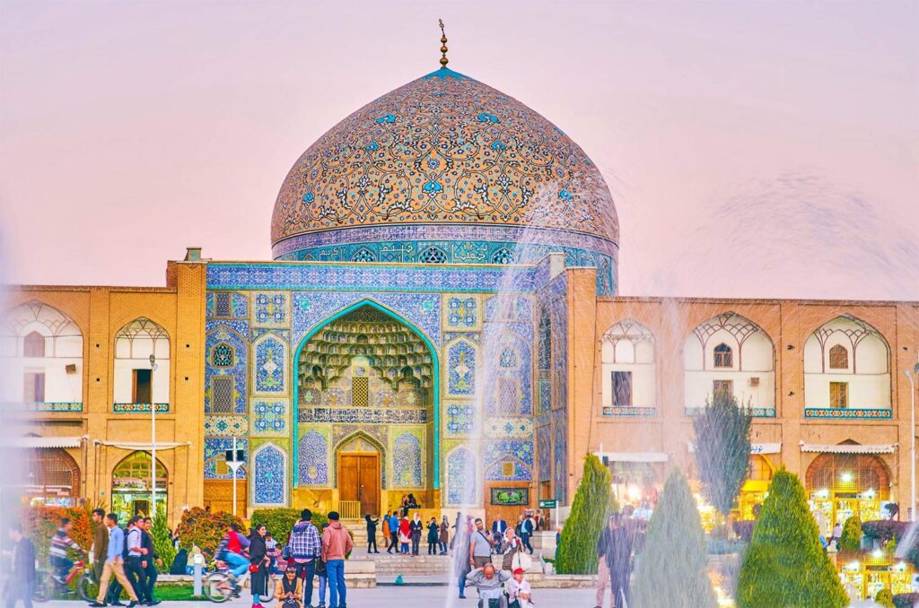 مسجد شیخ لطف الله در میدان نقش جهان اصفهان