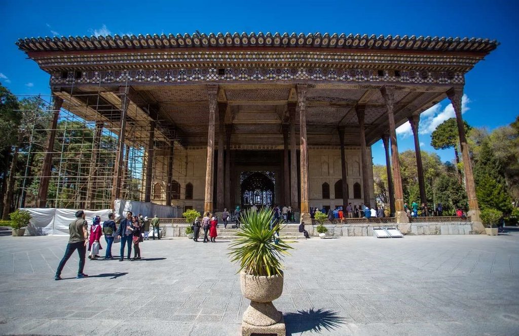 مرمت کاخ چهل ستون در اصفهان