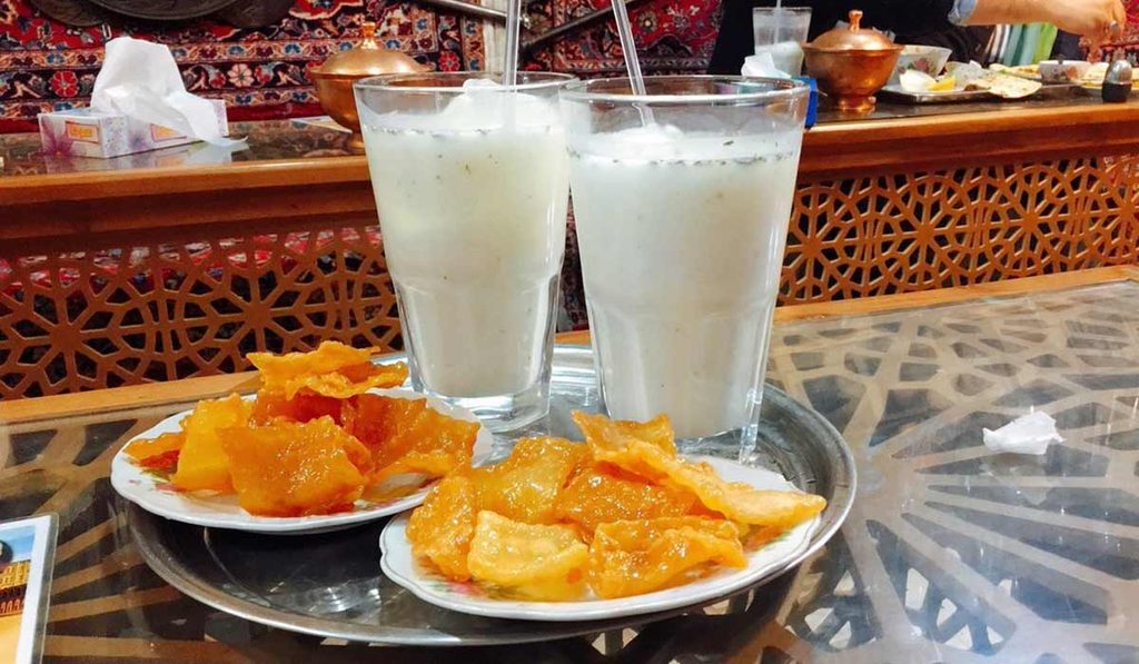 گوش فیل با دوغ